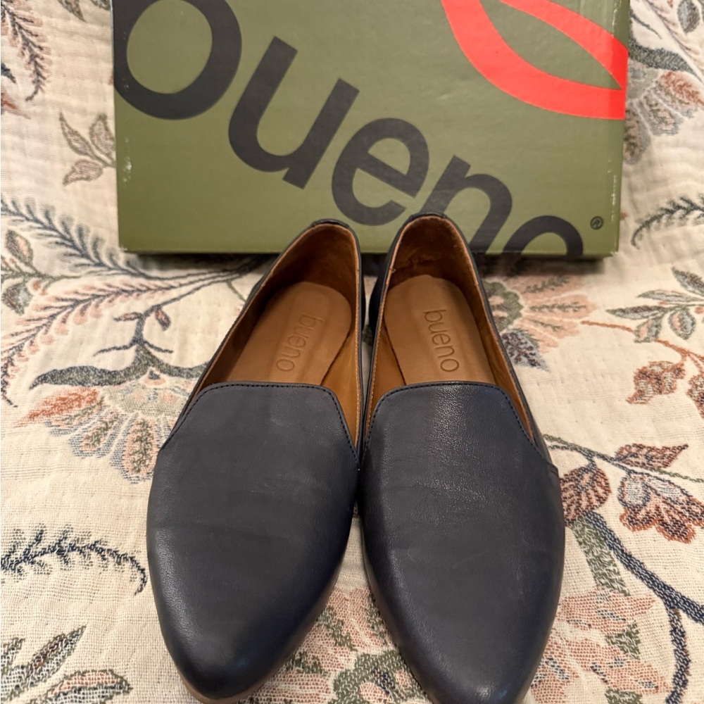 Bueno Navy Leather Flats